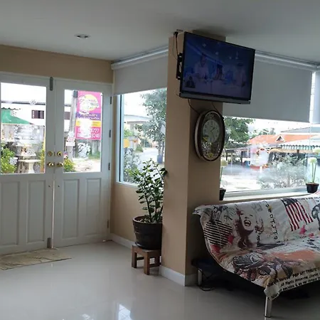 โอโย 75389 แพนโดร่า เฮาส์ โรงแรม 2*