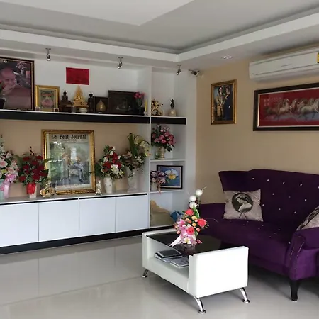 โอโย 75389 แพนโดร่า เฮาส์ โรงแรม Pattaya