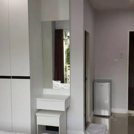 โรงแรม โอโย 75389 แพนโดร่า เฮาส์ 2*