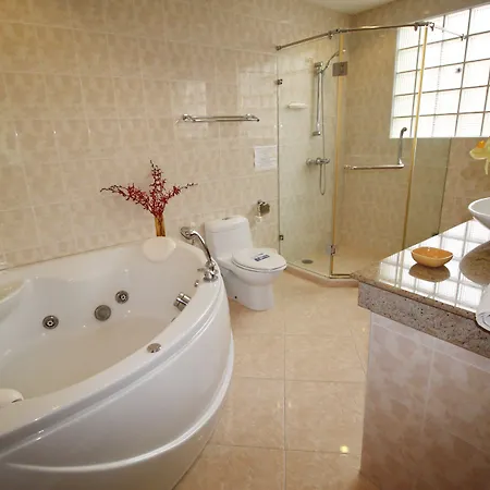 Butterfly Garden Boutique Residence: Luxury With Baths Hotel 4*