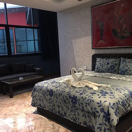 Koenig Mansion โรงแรม