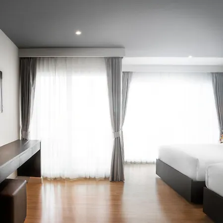 โรงแรม Unique Regency