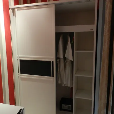 Neocondo Hotel 3*