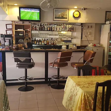 โรงแรม Sandman & Sports Bar *