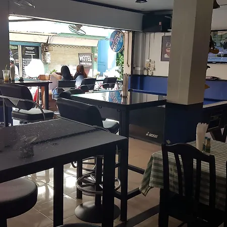 โรงแรม Sandman & Sports Bar *