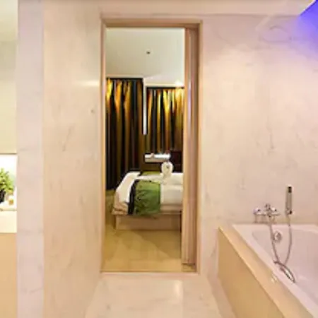 Hotel The 