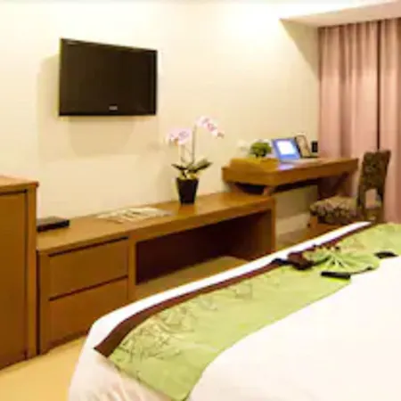 Hotel The 