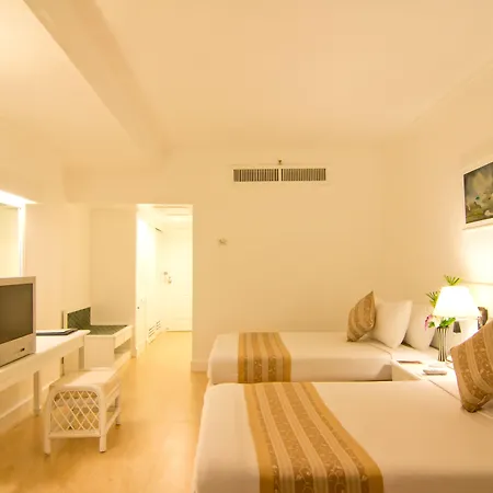 Ambassador Jomtien Wing โรงแรม 3*