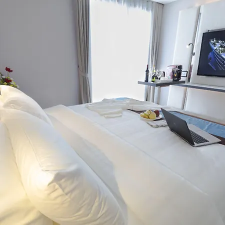 Citrus Grande By Compass Hospitality โรงแรม