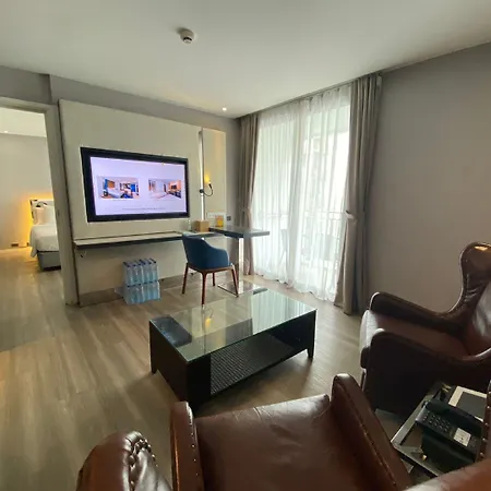 Citrus Grande By Compass Hospitality โรงแรม 5*
