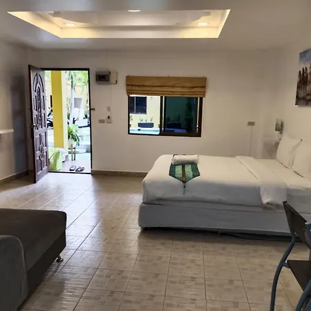 Phratamnak - 100 Meter From * Pattaya