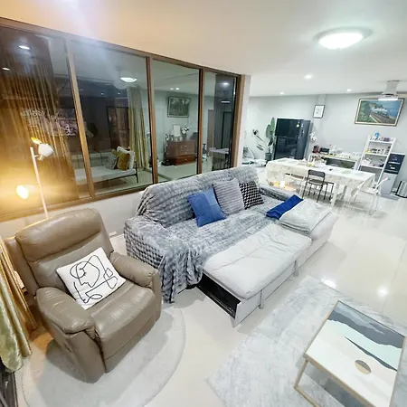 วิลล่า Sun And Moon House