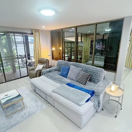 Sun And Moon House วิลล่า