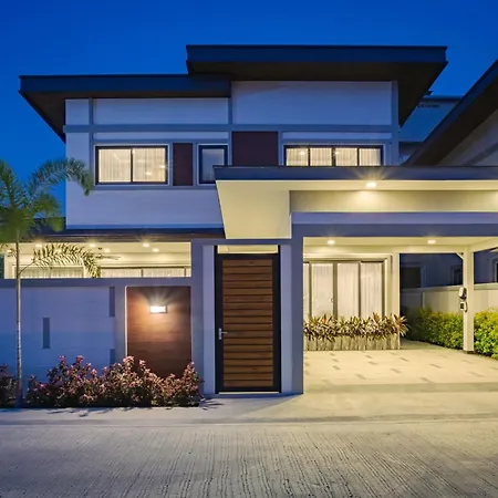 Super Luxury 4 Bedroom Private Pool With Jacuzzi, Near 711, 10 Minutes To Walking Street And - Mt4 *