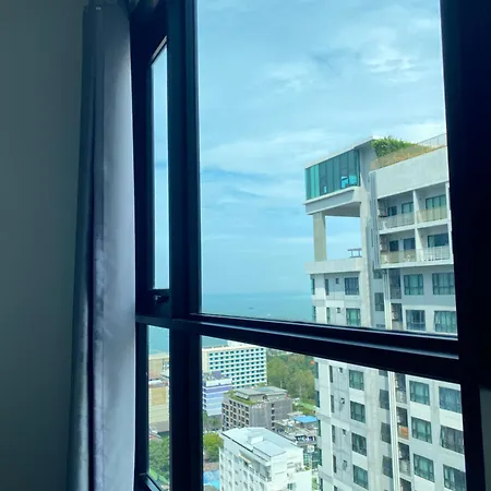 - Roof Pool * Pattaya