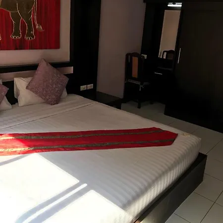 โรงแรม Zip & Restaurant 3*