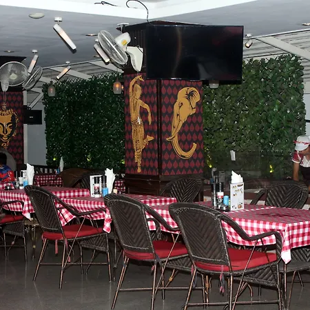 Zip & Restaurant โรงแรม 3*