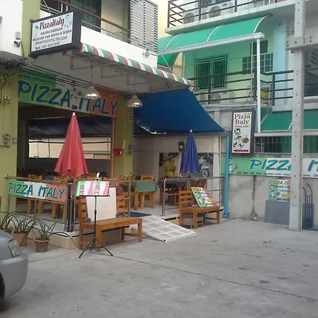 Pizza Italy Restaurant And บ้านพัก