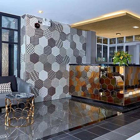โรงแรม Chezzotel 4*