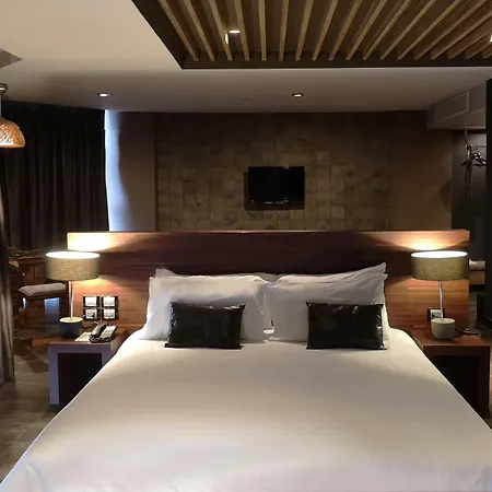 Hotel Tsix5 Quarter 5*