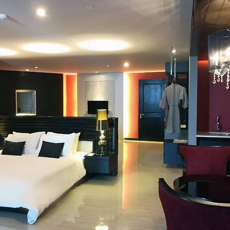 Tsix5 Quarter Hotel