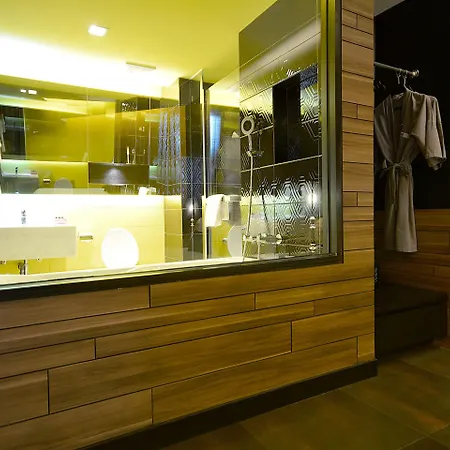Hotel Tsix5 Quarter 5*