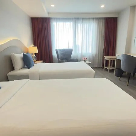 โรงแรม Empress 3*