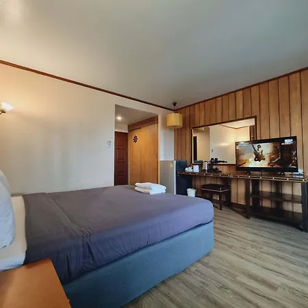 Marine Plaza 3*