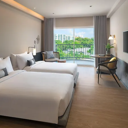 Cross Pratamnak Hotel