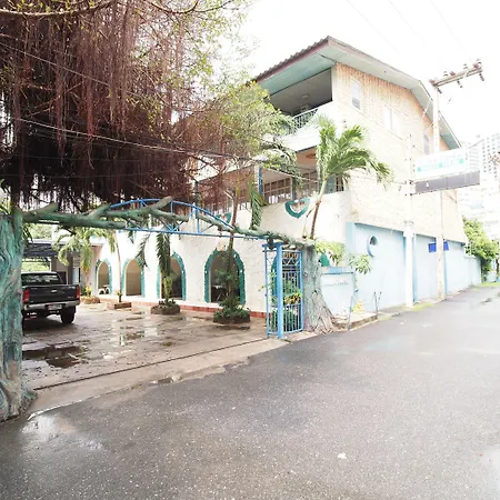 Oyo 1003 Naklua House Hotel