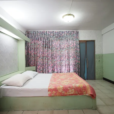 Oyo 1003 Naklua House Hotel Pattaya