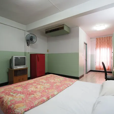 Hotel Oyo 1003 Naklua House 3*