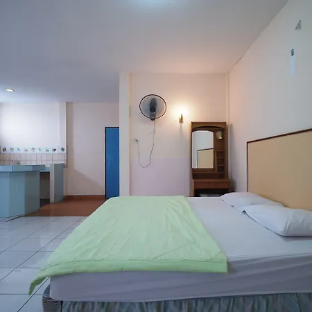 โรงแรม Oyo 1004 Naklua Mansion