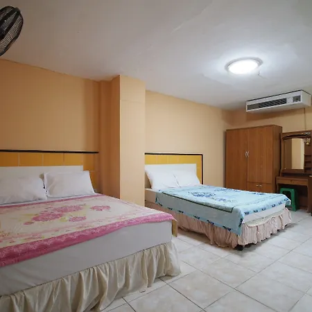 Oyo 1004 Naklua Mansion โรงแรม
