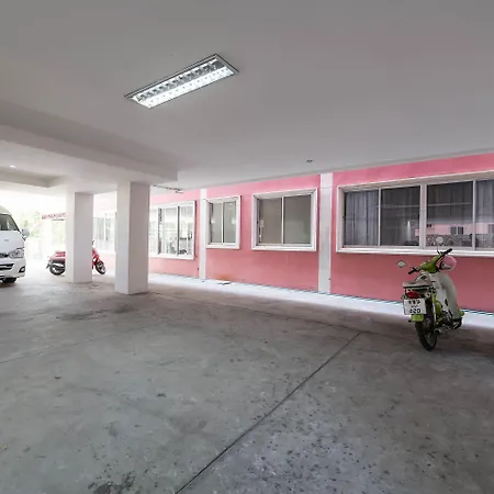โรงแรม Oyo 438 24 2*