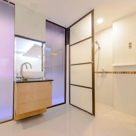 โรงแรม Pasadena 2*