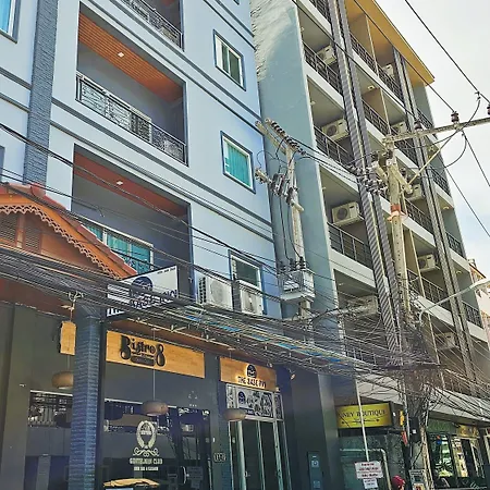 โรงแรม The Base