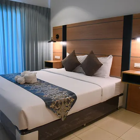 โรงแรม The Base