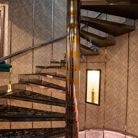 The Globe Hotel, Bar & Restaurant Pattaya