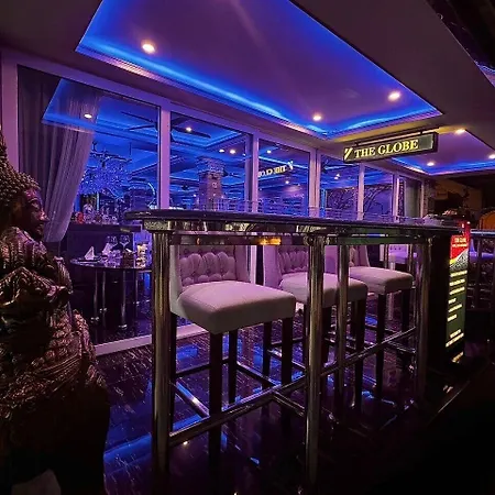 The Globe Hotel, Bar & Restaurant