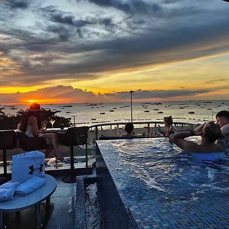 โรงแรม The Globe Hotel, Bar & Restaurant 3*