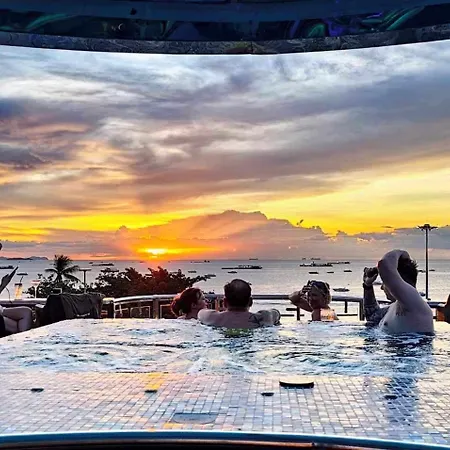 โรงแรม The Globe Hotel, Bar & Restaurant Pattaya
