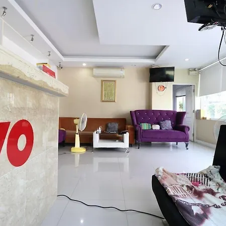 โอโย 75389 แพนโดร่า เฮาส์ โรงแรม Pattaya