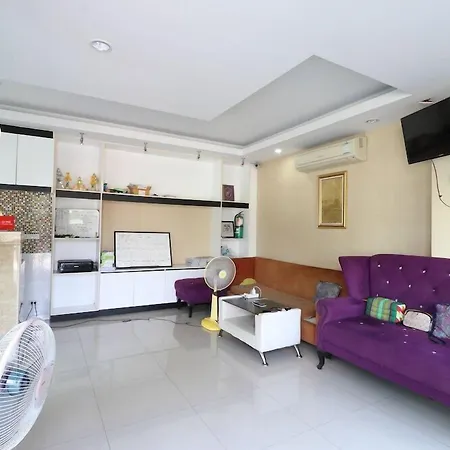 โอโย 75389 แพนโดร่า เฮาส์ Pattaya