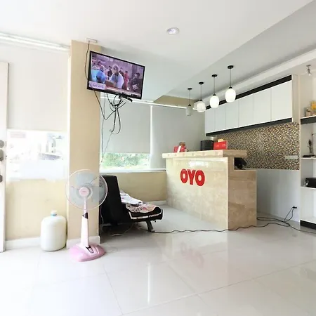โอโย 75389 แพนโดร่า เฮาส์ โรงแรม Pattaya