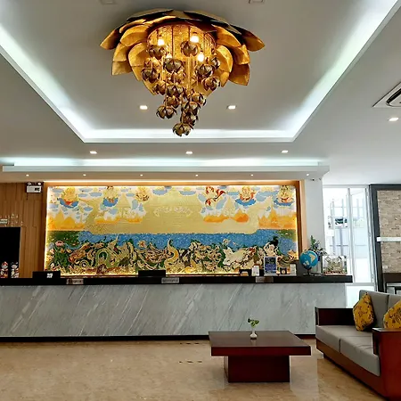 Vareena Palace โรงแรม 5*