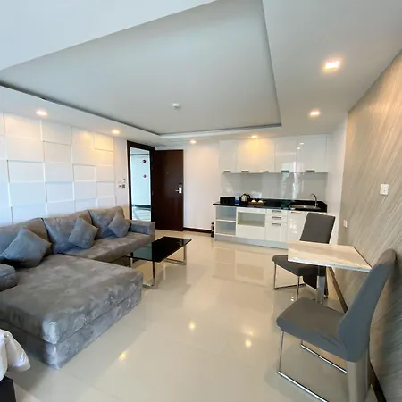 โรงแรม Vareena Palace