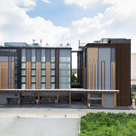 Courtyard By Marriott North Hotel