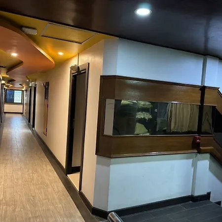 Mr.mac's Place Hotel 2*
