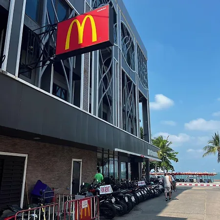 โรงแรม Pj & Bar
